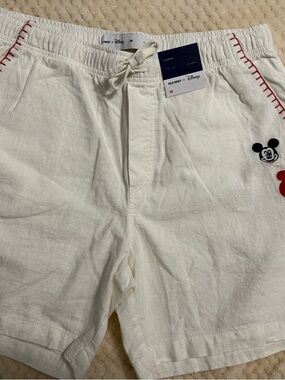 Men's White Mickey Embroidered Shorts Linen Blend size M New With Tags